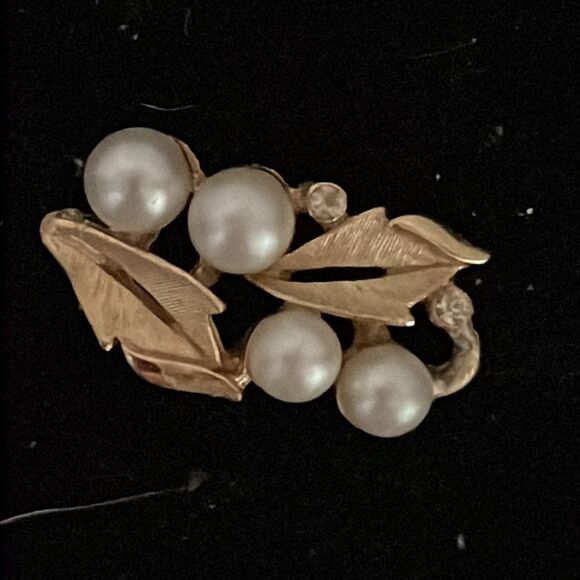 1” gold tone double leaf each with two simulated pearls/1 crystal charm/pendant - Picture 3 of 10